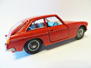 CORGI 327 ' MG MGB GT '.  RED.  VINTAGE.  WITH SUITCASE. 3