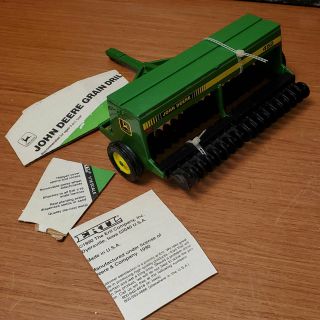 Vintage 1990 Ertl 1/16 John Deere Tractor Grain Drill 452 Farm Toy