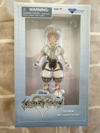 Diamond Select Toys Kingdom Hearts Disney Sora Action Figure