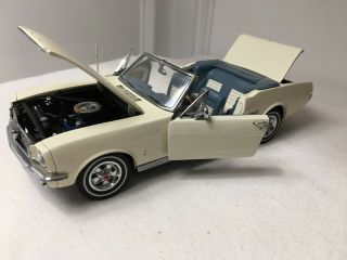 Danbury 1966 Ford Mustang Convertible 1:24 Scale Diecast Model Car White