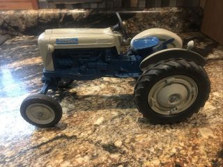 Vintage 1/12 Hubley Ford 4000 Farm Toy Tractor Wide Front 3 Pt.  Diecast
