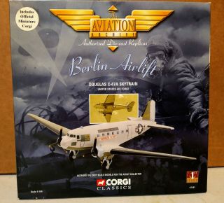 Corgi Aviation Archive Berlin Airlift Douglas C - 47a Sky Train Us Air Force 1:144
