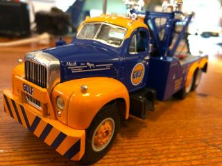 First Gear 1/34 Scale 1960 Mack B - 61 Gulf Towing Tow Truck