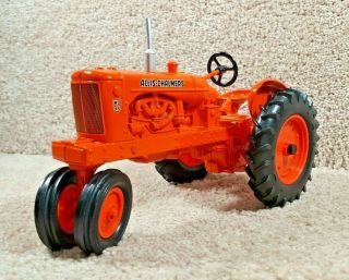 2016 Ertl 1/16 Scale Diecast Allis - Chalmers Wd - 45 Narrow Front Tractor 16322
