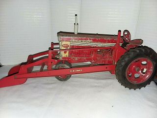 Old Farmall 560 With Loader 1/16 Scale