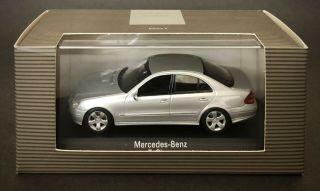 Minichamps 1:43 Mercedes Benz E Class - Brillant Silver Metallic