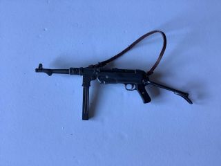 Dragon 1:6th Ww2 German Mp40 With Leather Strap