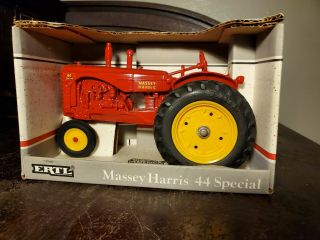 Farm Toy Tractor 1:16 Scale Ertl Massey Harris 44 Special Narrow Front Red