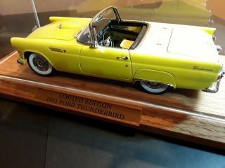 Danbury 1955 Ford Thunderbird Convertible 1:24 Scale Goldenrod Yellow