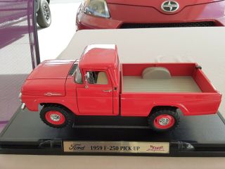 Diecast Ford 1959 F - 250 Pick Up Road Signature 1:18 Scale Diecast