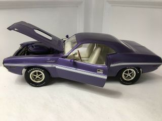 1:18 Ertl American Muscle 1970 Dodge Challenger R/t 426 Hemi Purple