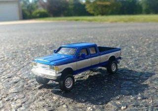 1/64 Ertl Custom Ford F - 250 Crew Cab Lifted Lifted And Dual Exhaust