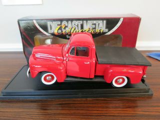 4 Road Signature Ford 1948 F - 1 Red Pick Up Truck 92218 Die - Cast 1:18 Scale