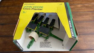 Ertl John Deere 4 Row Corn Planter 7000,  1/16 Scale,  Ertl Part 595 - 7541