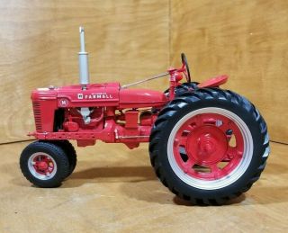 Vintage 1997 Case Farmall Tractor Model H 1:12 Scale Die - Cast
