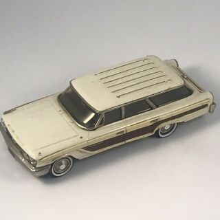 Conquest Models 1963 Ford Country Squire Station Wagon 1:43 White/wood Details