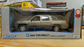 Khs - Welly 2001 Chevrolet Avalanche 1/18 Die Cast Vehicle - 294
