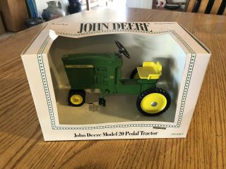 John Deere Model 20 Pedal Tractor 5917 1:6 Ertl