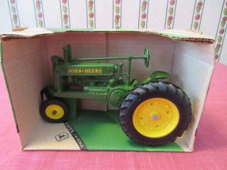 Ertl " John Deere 1934 Model " A " Tractor " Collectible Toy Tractor 1:16 Scale