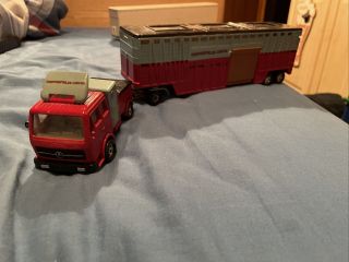 Matchbox Superings Code 3 Chipperfileds Circus 1/50 Truck And Animal Trailer