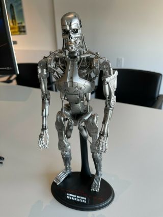 Hot Toys Terminator 2 Judgement Day T - 800 Endoskeleton - Complete - No Box