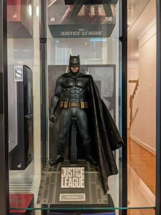 Hot Toys Justice League Batman Standard Edition Mms455 W/ Brown Shipper