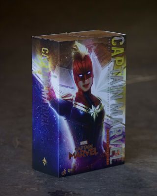 Hot Toys Captain Marvel Deluxe Version 1/6 Scale 12 Inch Action Figure - Mms522