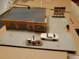 Tyco Vintage Ho Scale Union 76 Gas Station With 60s Camero