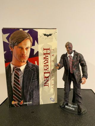 Hot Toys Harvey Dent Two Face Batman The Dark Knight Mms81 1/6 Scale