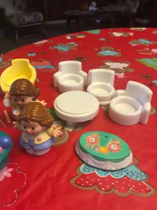 11 - PC.  FISHER PRICE LITTLE PEOPLE VINTAGE DOLLHOUSE ACCESSORIES - BABIES - MOTHERS 2