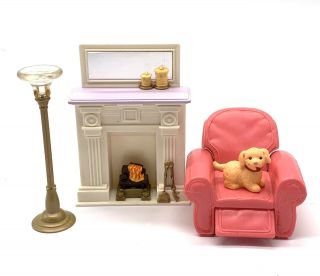 2002 Loving Family Dollhouse Living Room Furniture Fireplace Recliner Lamp