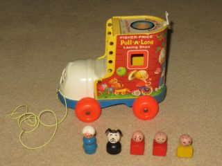 1970 Vintage Fisher Price Pull - A - Long Lacing Shoe 146,  5 Wood Little People