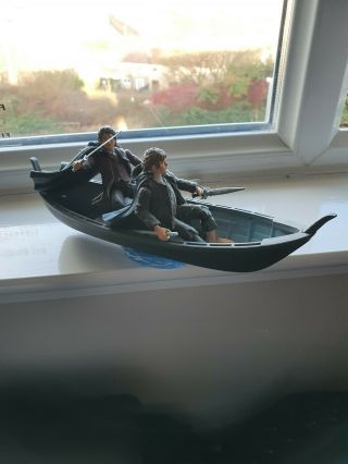 LORD OF THE RINGS FRODO & SAM IN ELVEN BOAT FIGURES 2
