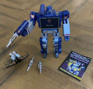 Hasbro Transformers G1 Walmart Exclusive Decepticon Soundwave With Cassette