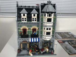Lego Creator Green Grocer 10185 W/instructions,  Looks To Be Complete.  No Box.
