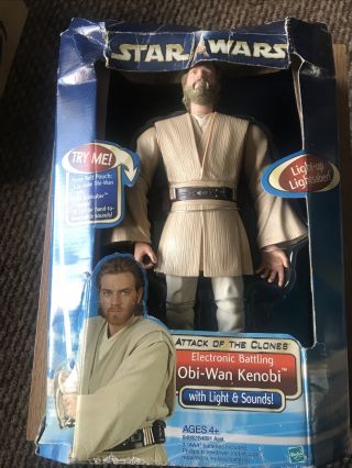 Star Wars Attack Of The Clones Electronic Battling Obi - Wan Kenobi Action Figure