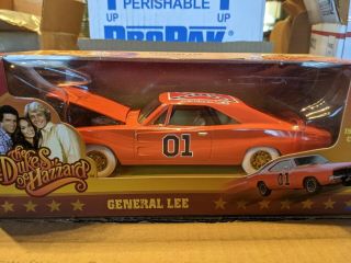 JOHNNY WHITE LIGHTNING GENERAL LEE 1:25 THE DUKES OF HAZZARD 1969 CHARGER CHASE 2