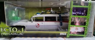 Auto World 1:18 Scale Diecast Car - Ghostbusters - Ecto 1 (1:21),  Slimer Figure