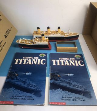 Sink The Titanic Submersible Model Scholastic Book Club Edition Model W 2 Books