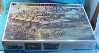 Vintage Tamiya German Panzerkampfwagen Vi Tiger Model Tank Kit 1:25 Scale