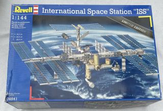 Revell 1/144 Scale International Space Station " Iss " Limited Edition 04841