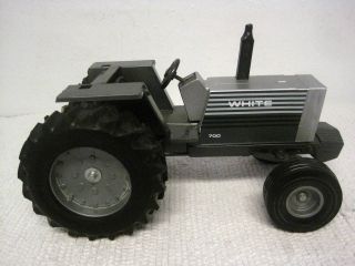 Scale Models White 700 Wide End 7th Annual Toy Show 1:16 Die/plastic Tractor