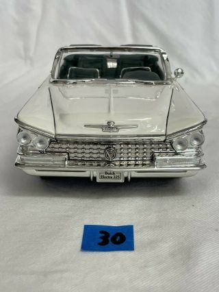 1959 Buick Electra 225 - 1:18 1/18 Scale - Road Signature Die Cast Model
