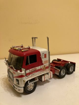 1/32 Chevy Titan 90 Cabover Sleeper Truck Model