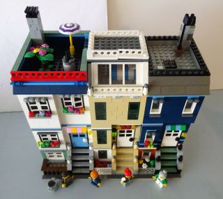 Lego Custom Built One Of A Kind Three Story Brownstone Style Apartment.