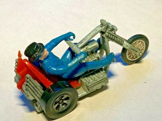 Vintage die - cast Mattel Hot Wheels Rrrumblers Torque Chop with rider 3