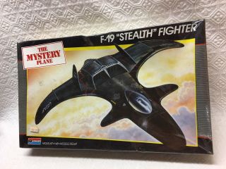 Monogram 1/48 The Mystery Plane F - 19 Stealth Fighter Kit 5824 Read