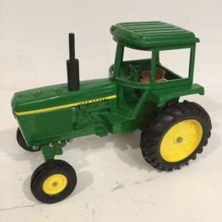 Ertl John Deere Generation Ii Tractor,  1/16 Scale,  30 Series
