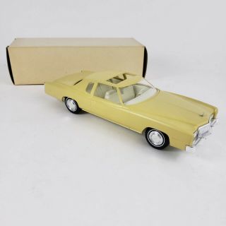 Johan Vintage 1975 Cadillac El Dorado 1:25 Model Car -