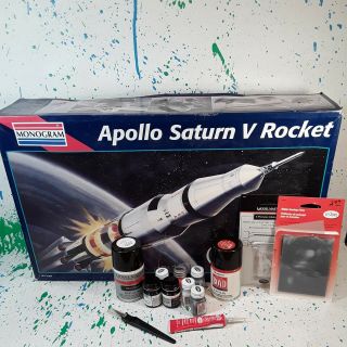 Monogram Apollo Saturn V Rocket Model (5082) 1:144 Scale Skill 2 W/